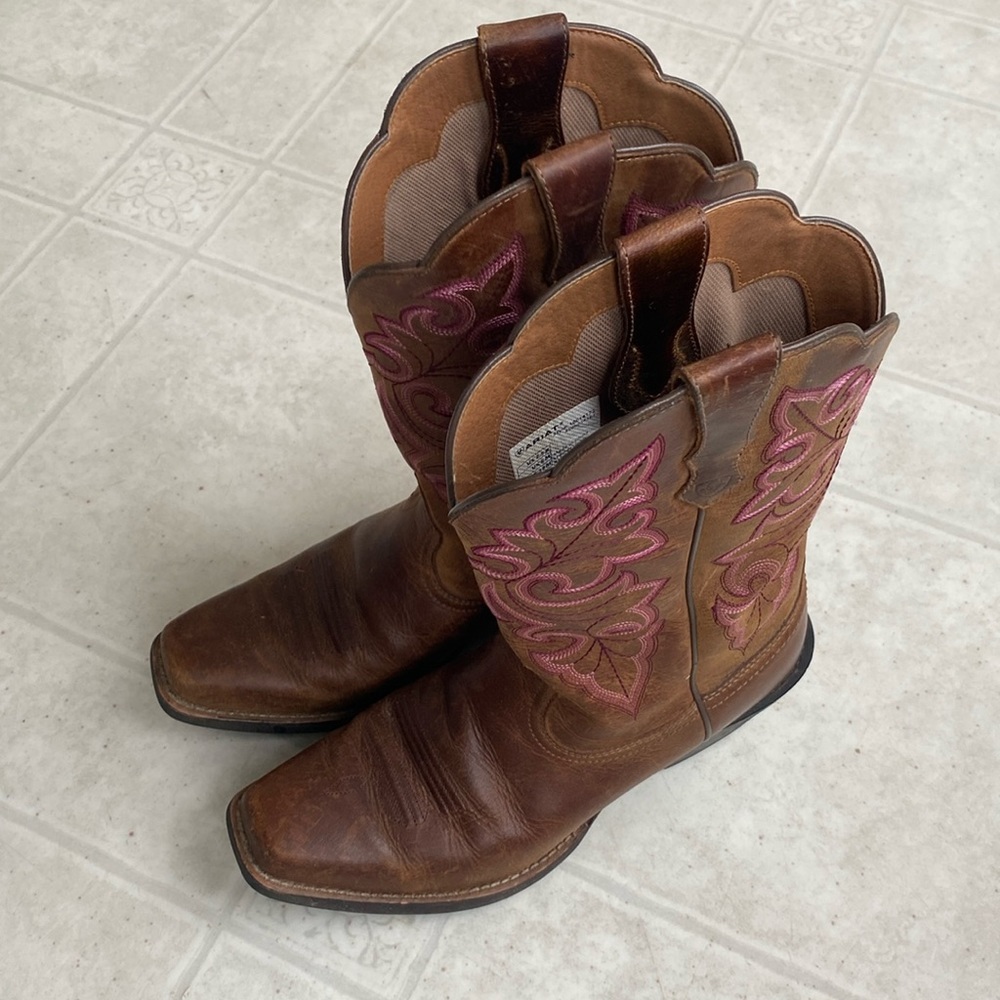 Ariat cowboy boots. Women 7.5. Used Dog and cat household.